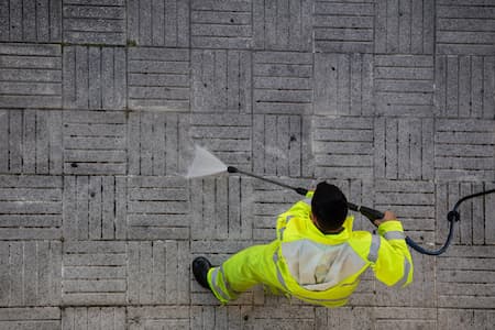 Leave Your Concrete Pressure Washing to the Pros! Thumbnail