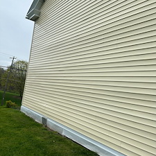 Full-House-Wash-Project-Soft-Washing-Vinyl-Siding-Window-Trim 4