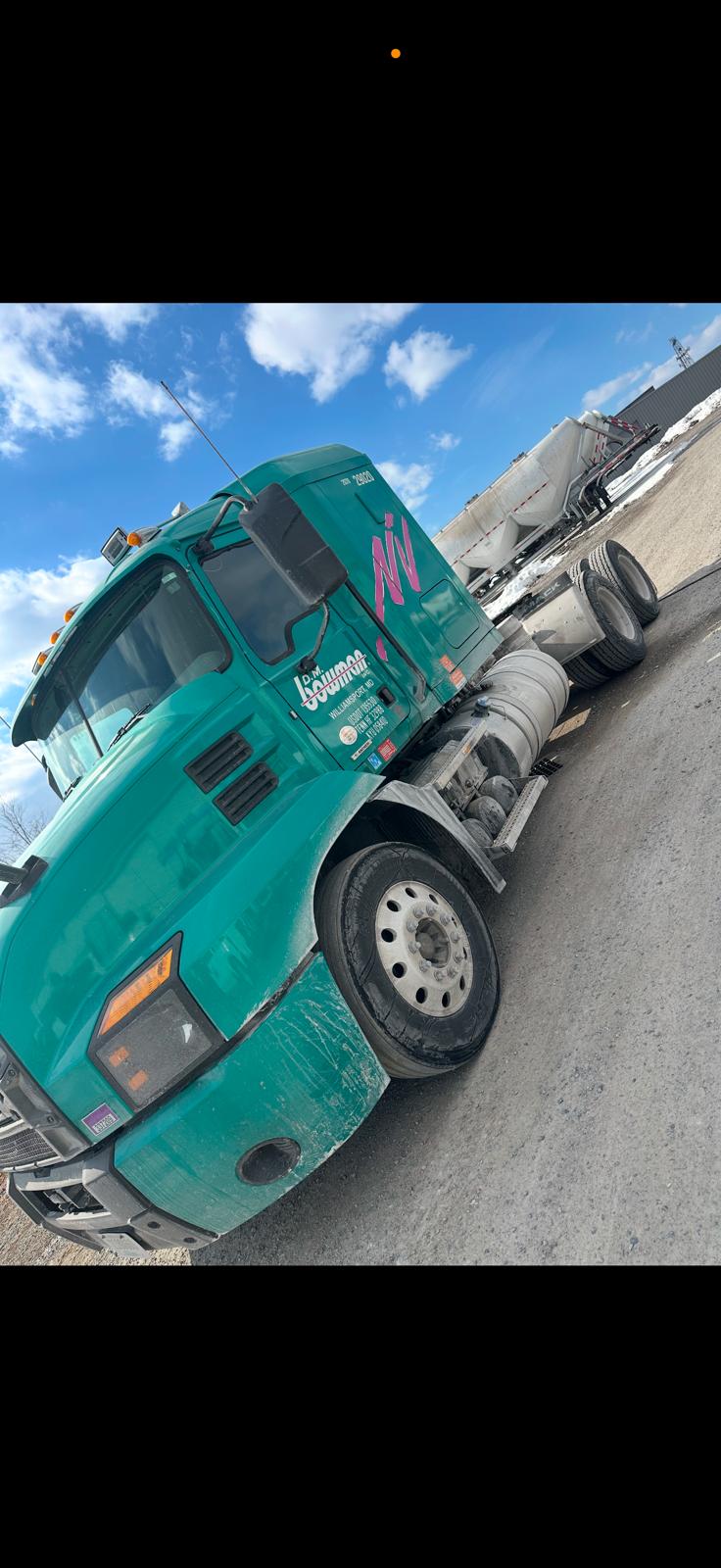 Professional Semi Truck Pressure Washing and Detailing Restoration